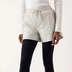 NWT Athleta Apres Ski tan beige cream quilted shorts, 8
